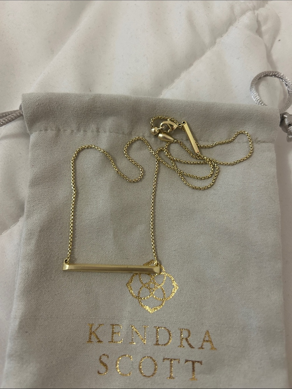 Kendra Scott Elisa Horizontal Bar Necklace – Gold